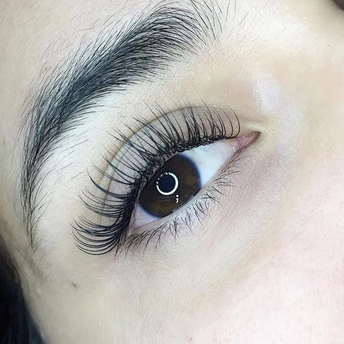 Extensiones de pestañas clásicas efecto natural