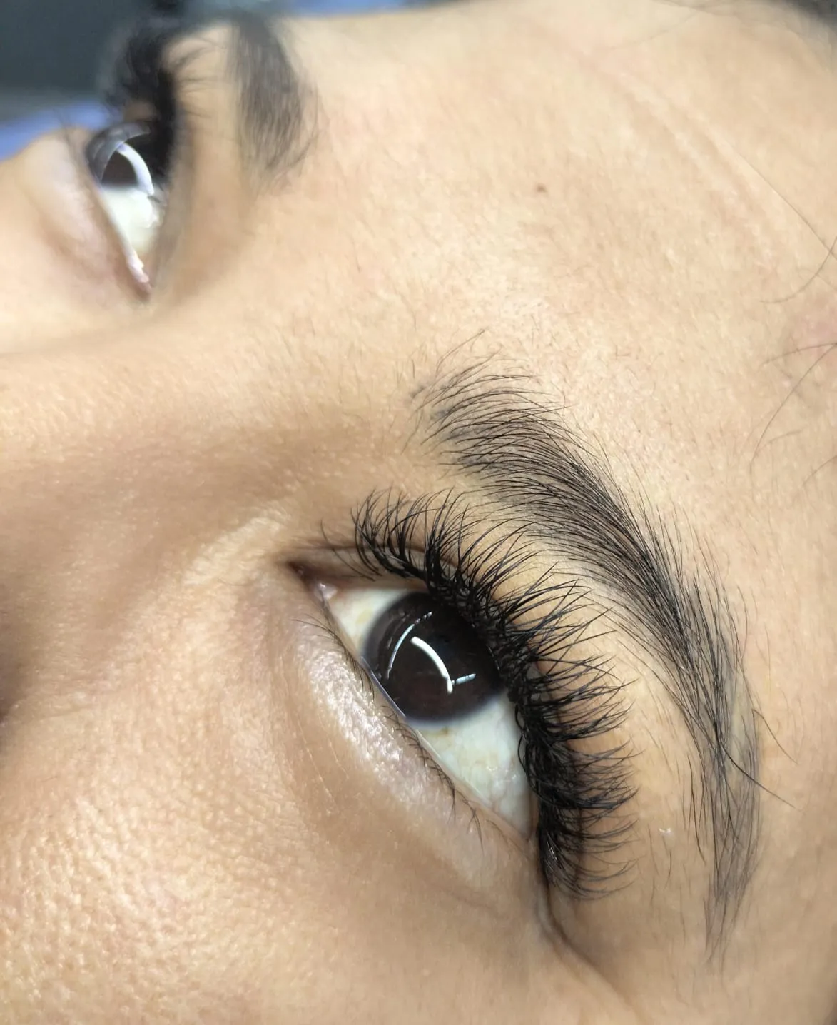Extensiones de pestañas híbridas