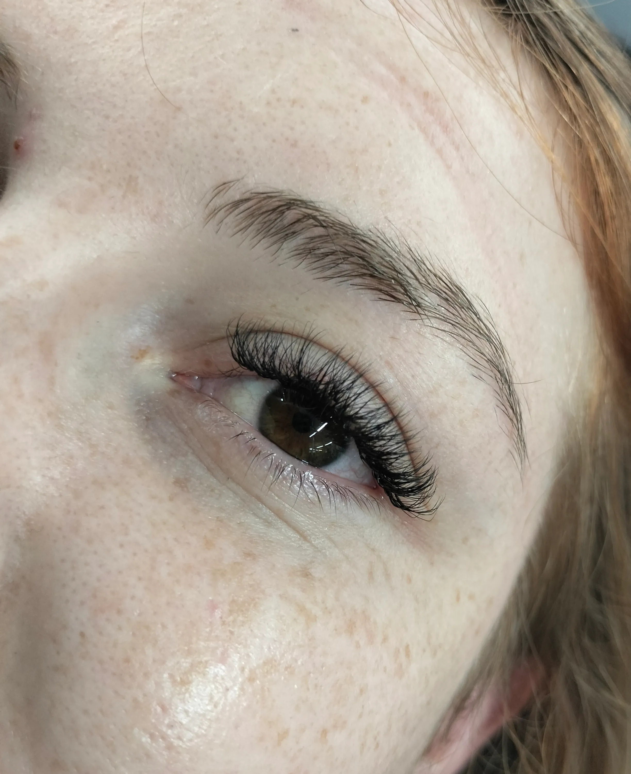 Extensiones de pestañas estilo foxy eyes